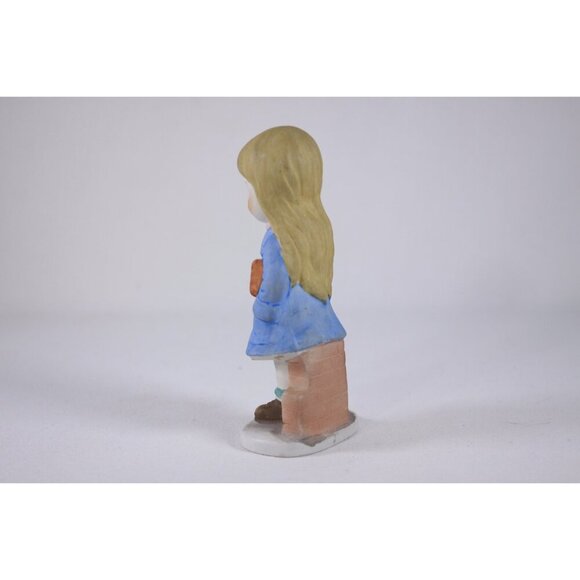 Vintage TAIWAN girl with book figurine, Lefton style decorative nursery decor - Picture 8 of 10